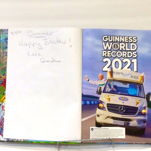 2021 Guinness World Records hardcover book, EUC - Picture 3 of 8